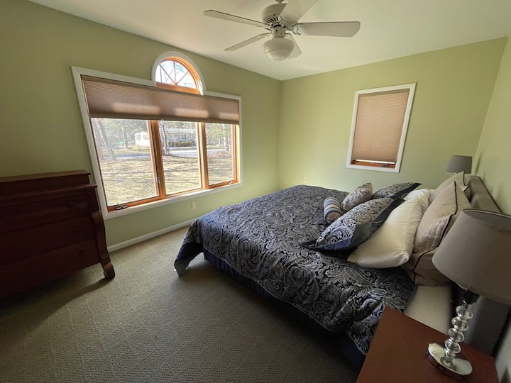 Sleep peacefully in the spacious and relaxing king bed