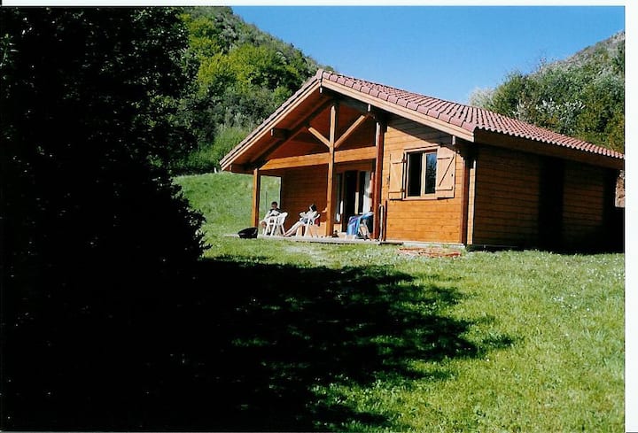 MAS D'ARBOUSSE CHALET ROUGE - Gîtes à la ferme à louer à Fondamente, Midi-Pyrénées,  France - Airbnb