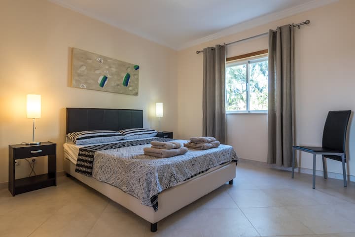 Hlavná spálňa s vlastnou kúpeľňou