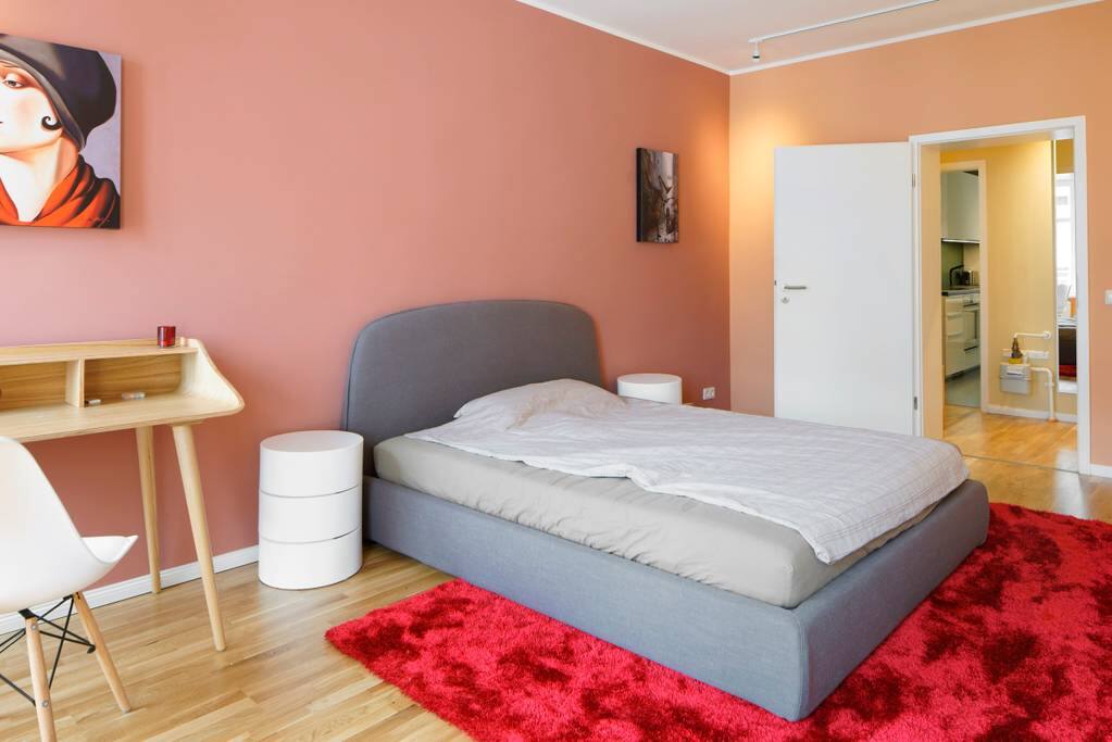The bed for two (King size: 195x160cm).