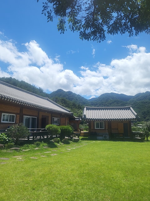 Baekdam Hanok Annex. Seoraksan Autumn Leaves. Baekdamsa Valley Trekking.Campfire pit. Starry night.