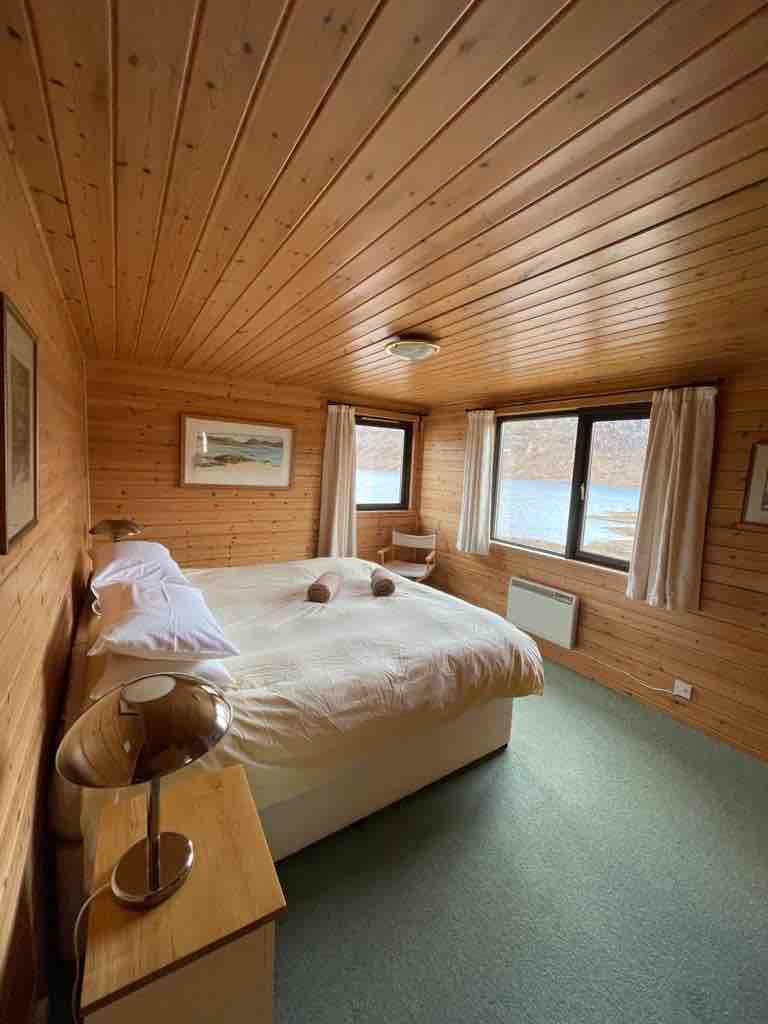 主卧可欣赏到达姆夫湖（ Loch Damph ）的壮丽景色