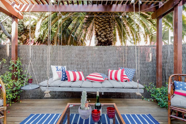 Elegant 4Bd/2Ba Italianate Victorian gallery image 4