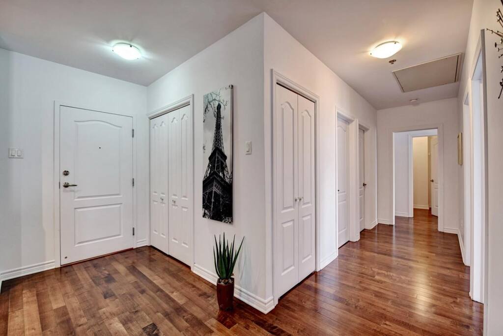 A Spacious aisle space