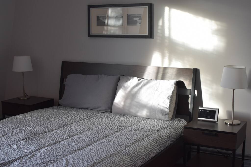 Master bedroom, queen size, with 2 piece ensuite