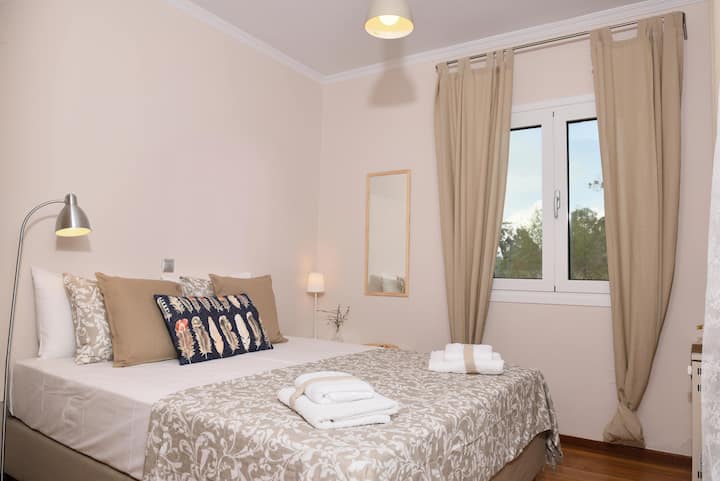 Sovrum B
Säng uppgraderad med sänggavel