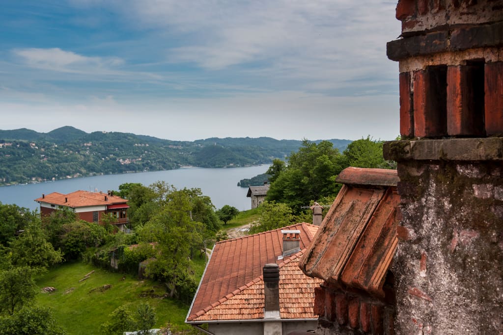 Castello Belvedere-appartamento grigio vista lago.