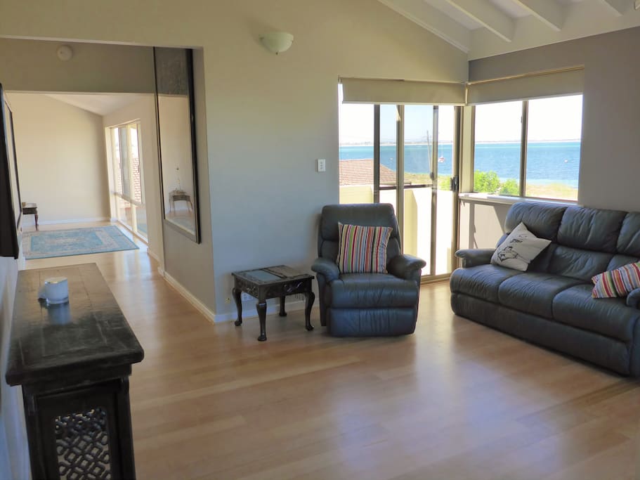 Upstairs Lounge