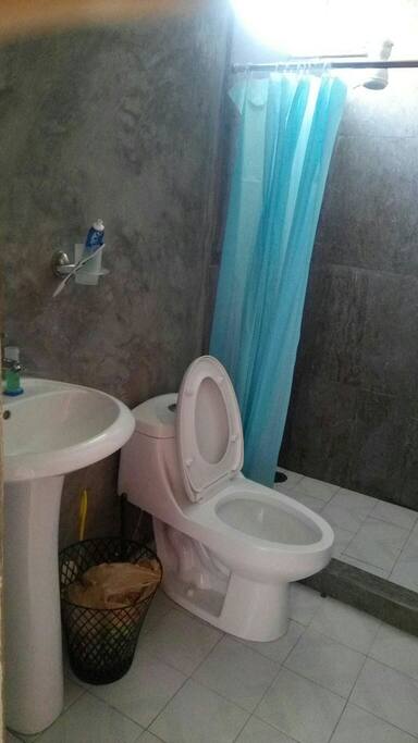 baño recién remodelado