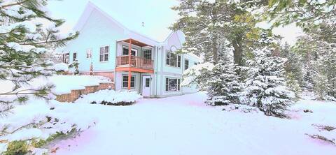 *Unmatched Lake Superior views Beach, Bike or Ski*
