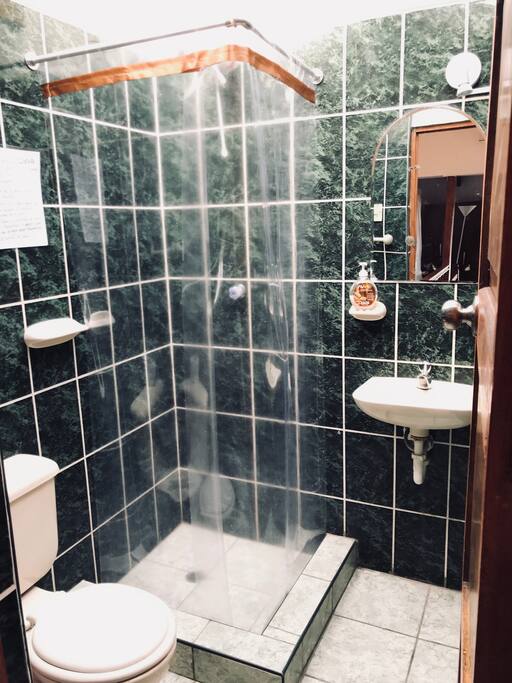 Baño privado de la habitación alta