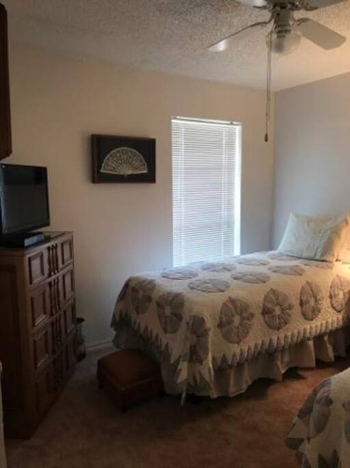 Private Bedroom with Two Single Beds