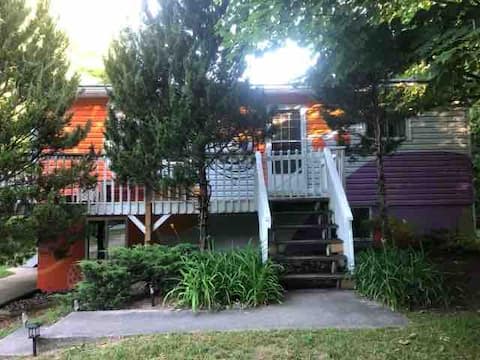 Serene Cottage by Sauble Falls