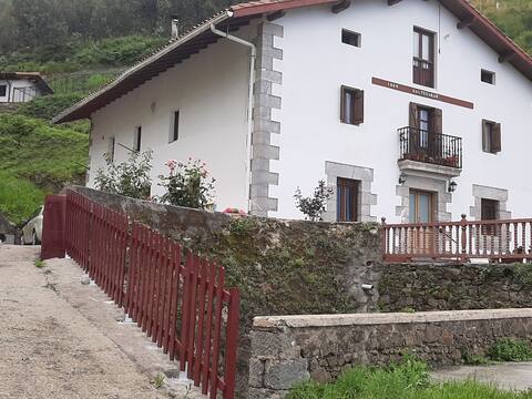 Quiet and bright cottage on the Vizca coast