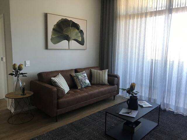 Axis Family Apartment with Table Mountain Views. gallery image 4