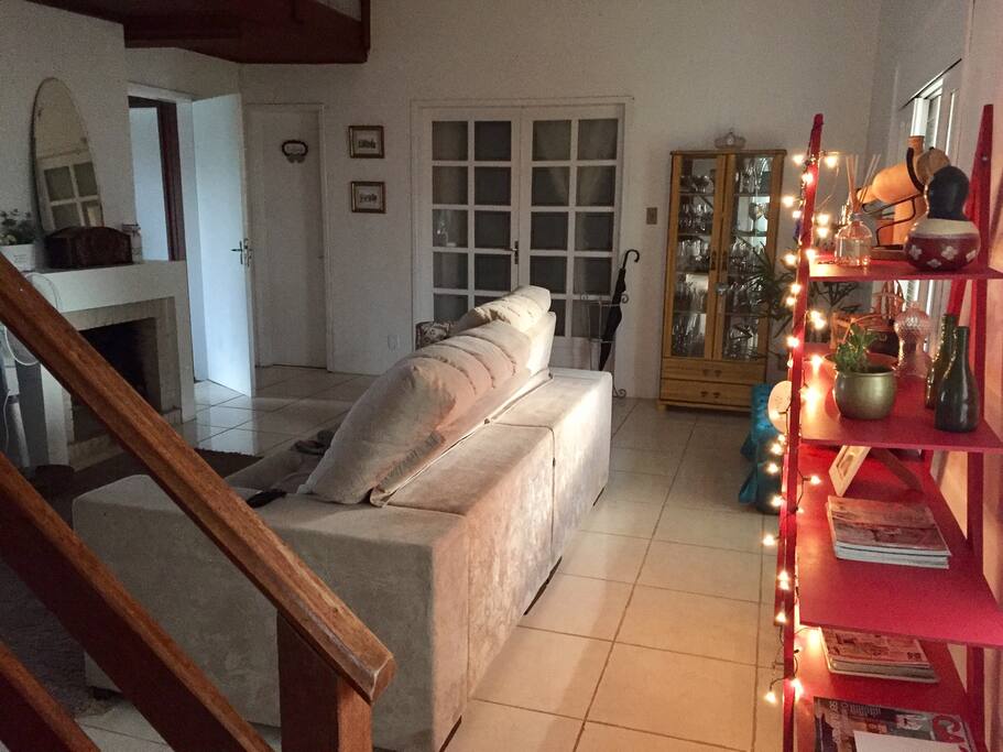 Sala de estar com televisão