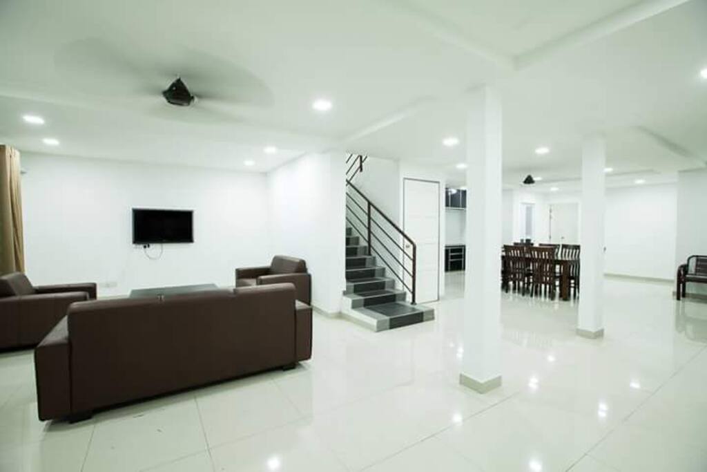 KELANTAN GUEST HOUSE FOR (10 TO 20 PAX) . Located in Kota Bharu town. Just grab it.
Kebun Sultan (China Town) - 10 Mins
Pasar Siti Khadijah - 10 Mins
Airport - 15 Mins
Aeon mall / Tesco / Kb mall - 15 Mins
✔ We have 5 bedrooms, 4 bathrooms
✔ 5 unit Airconds
✔ 6* Queen Bed
✔ 7* Single Bed
✔ Occupancy 12-19 guests
✔ Microwave
✔ Kettle
✔ Plate & Tableware
✔ Refrigerator
✔ 3* Parking Lot
✔ Hot shower in all bathrooms
✔ Ceiling fan
✔ Led TV with Astro
✔ Comfortable and Wide living room
❌ No towel, toothbrush, & toothpaste supplied
❌ No shoes inside the house
❌ No pets allowed
❌ No cooking allowed
❌ No smoking inside the house
for Foreigner and tourists, We can arrange airport transfer upon request with additional charge.
Diatance to attraction places.
- Walking distance to Malay, Western, food restaurant, Cafe, Gino Pizza
- About 10 Mins drive to Kebun Sultan ( China Town in Kota Bharu ), Pasar Siti Khadijah, Istana Jahar, Handicraft Village & Craft Museum.
- About 15 Mins drive to Airport, Aeon Mall, Tesco, KB Mall.
- About 25 Mins to Pantai Cahaya Bulan ( PCB beach )
Check In : After 3:00 pm
Check Out : Before 12:00 pm
Welcome to make reservation with us :