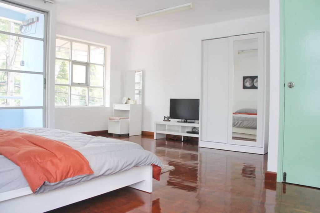 Main Bedroom - 2nd Floor