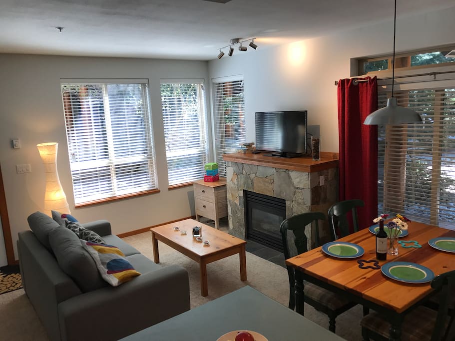 Living room & dining area