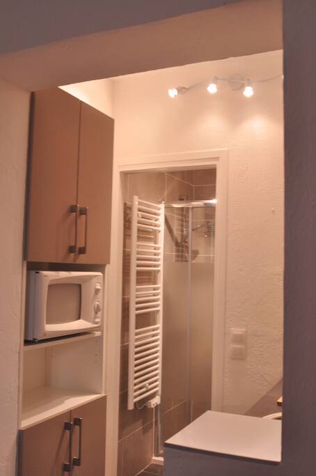 Cuisine et salle de bains/ Kitchen and bathroom