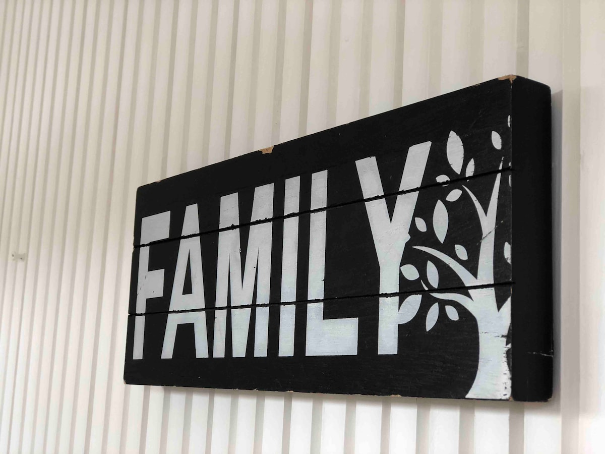 Top Airbnb: Light filled 50s retro beach shack in Venus Bay