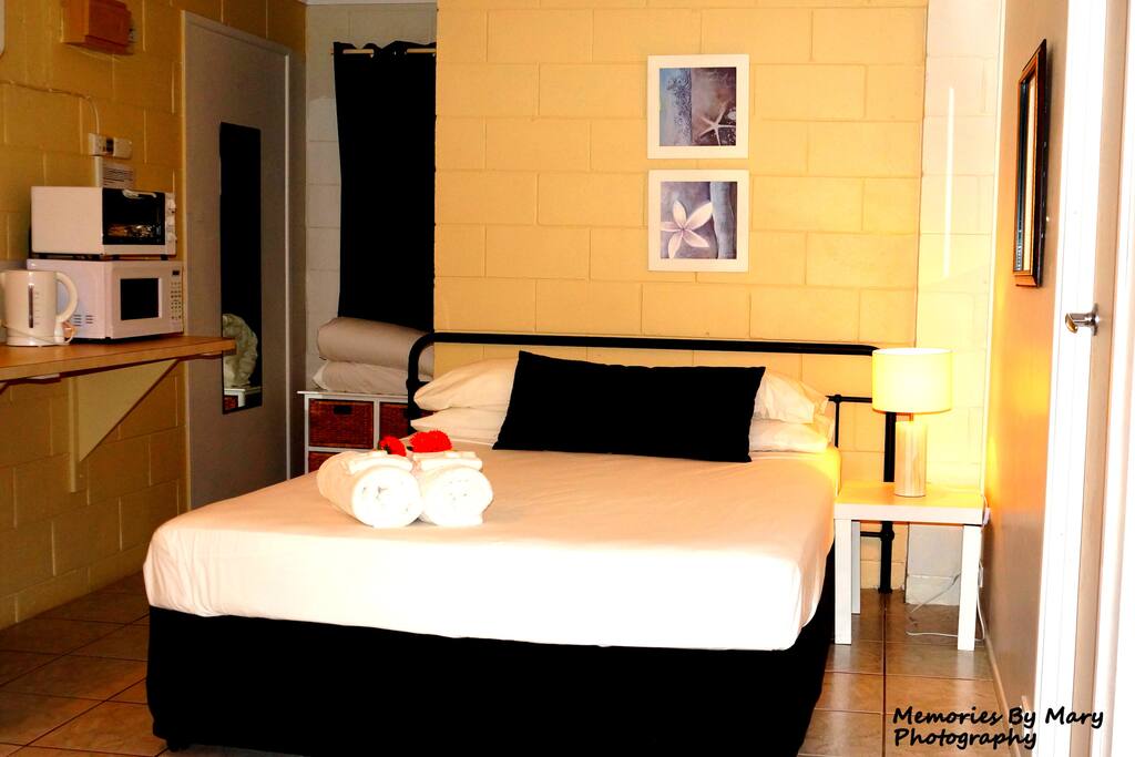 queen bed, all linen provided, air conditioned
