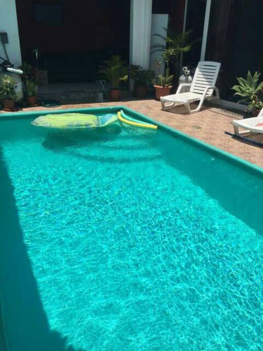 Es la piscina de la casa