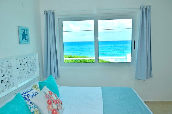 ห้องนอนใหญ่เตียงคิงไซส์ 