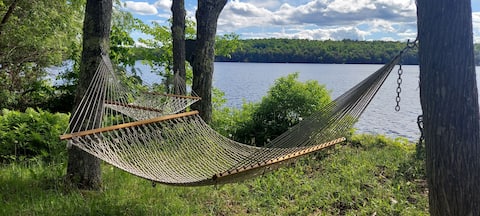 Cozy Cabin on the Water in Central Maine with WiFi
