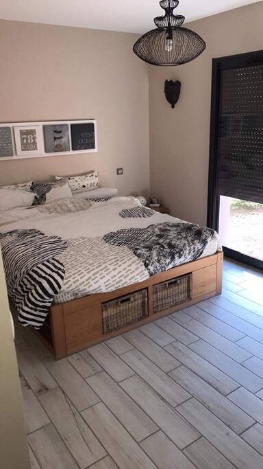 Chambre avec vue sur la piscine