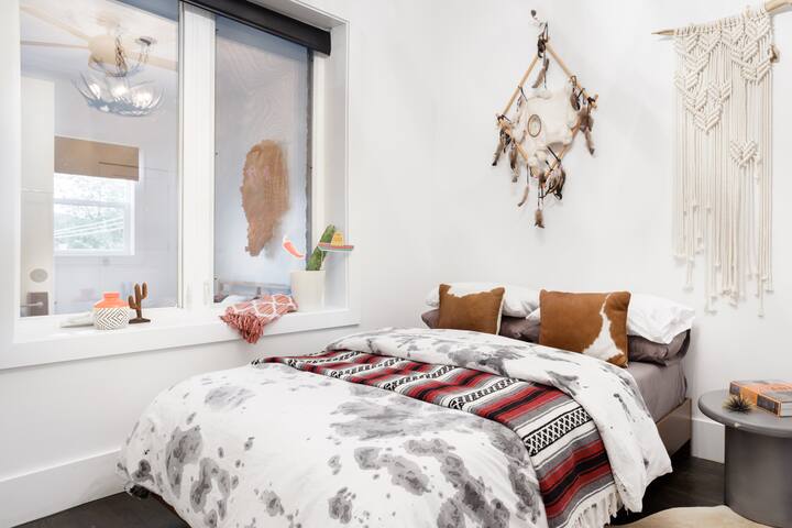 El Motel Tres Penthouse in Logan Square w/grill gallery image 5