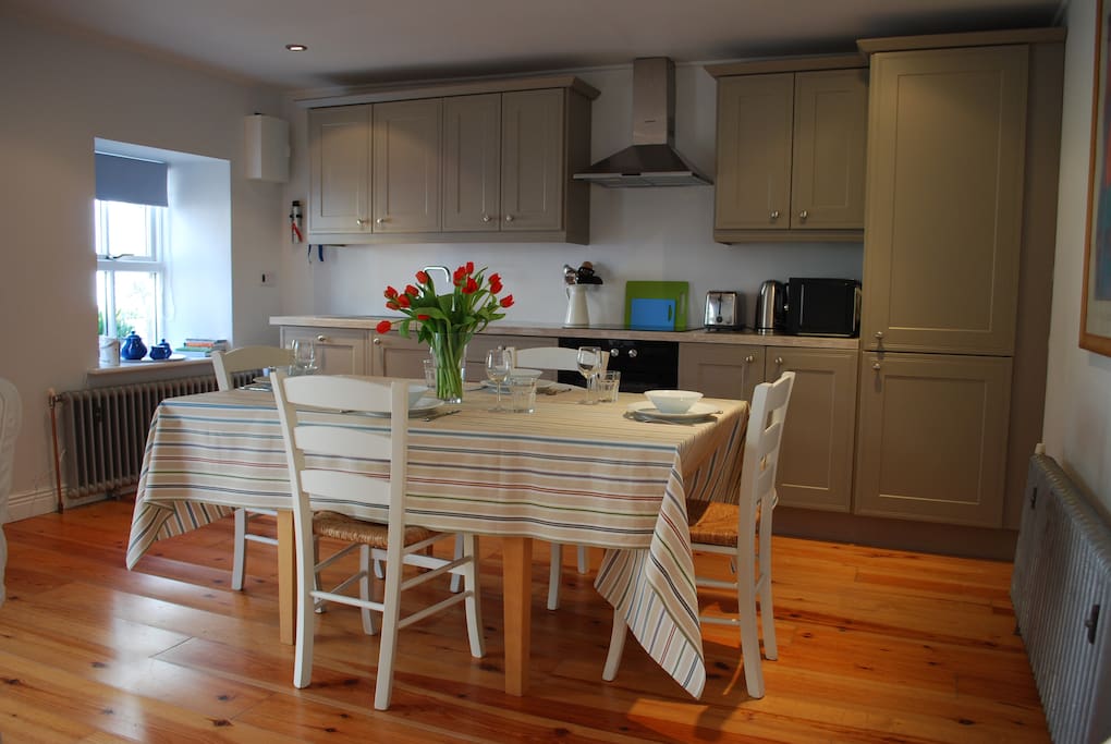 Dining area with fully equipped kitchen