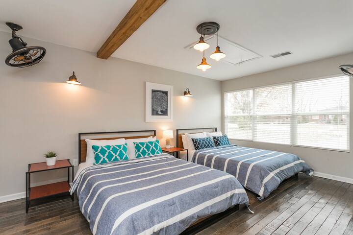 Renovated Ranch on 1 Acre Close to Downtown!