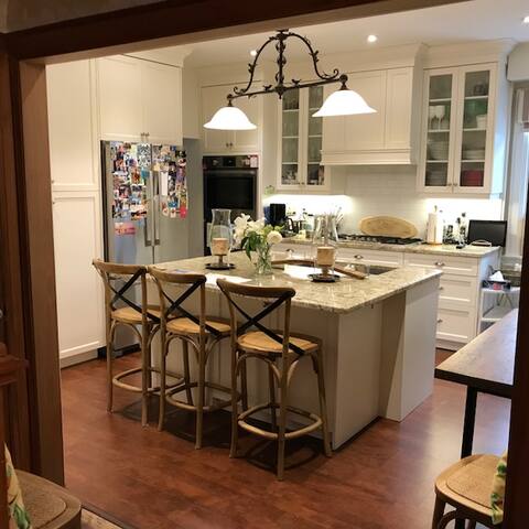 Beautiful Deluxe Toronto Home gallery image 2