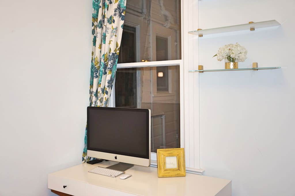 Desk in the guest bedroom