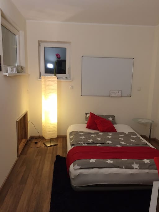 Schlafzimmer Bett 1,50x2,0m