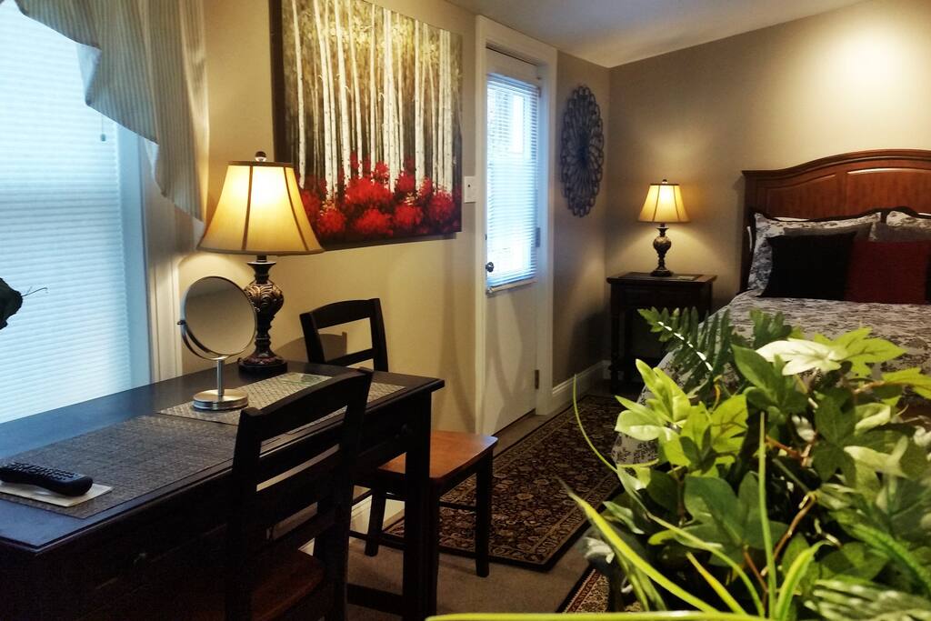 Carriage House Suite Queen bed