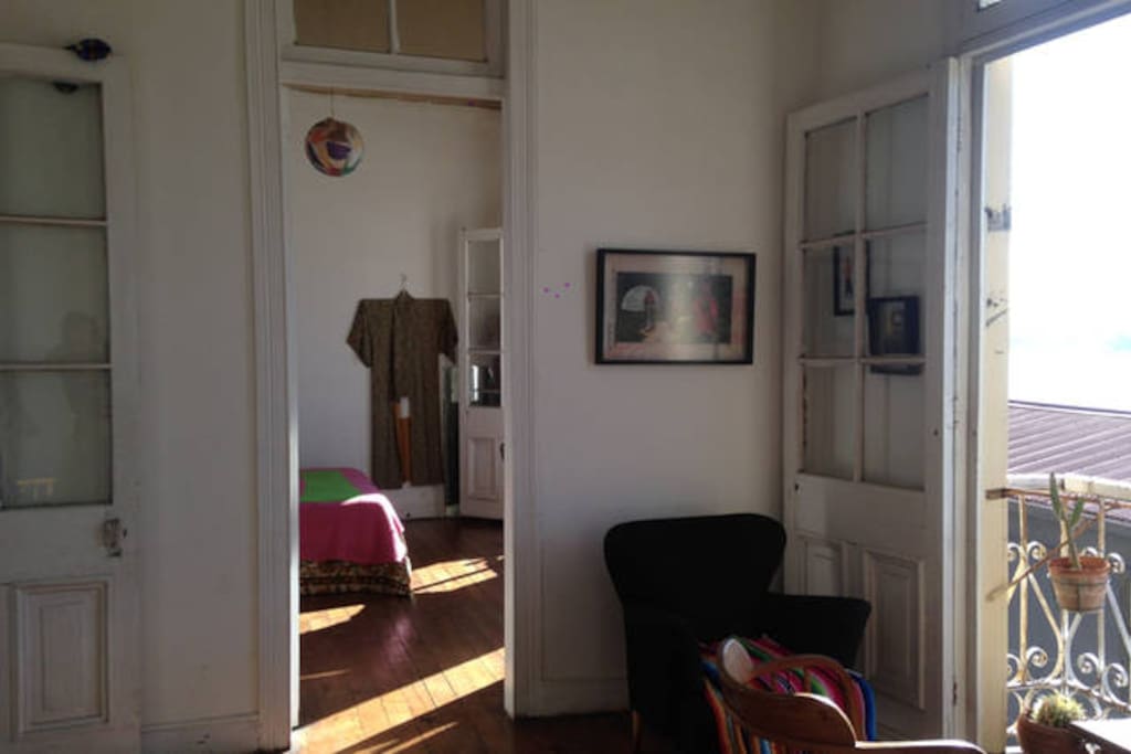 living doble circulacion, con balcon con vista a bahia