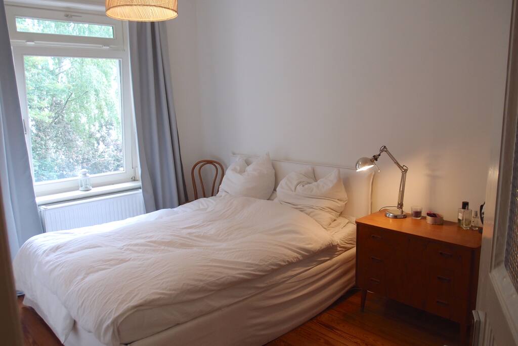 Bedroom - view into the garden behind the house (very calm)