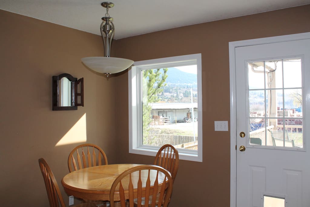 Kitchen eating area