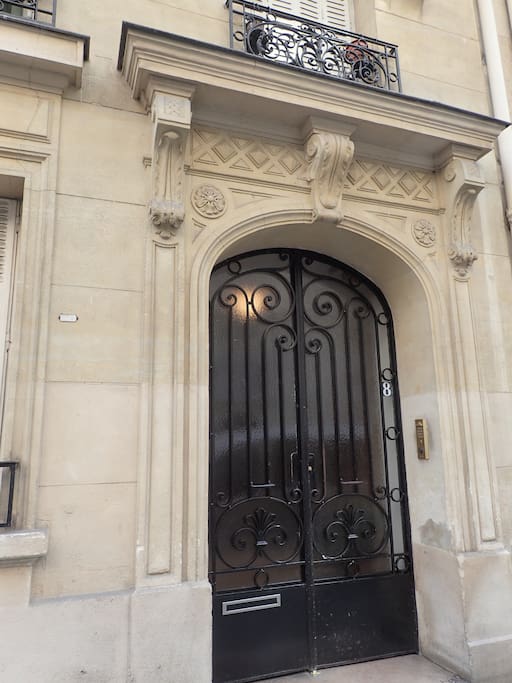 Main entrance with digicode