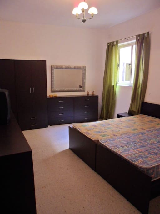 Bedroom with 2 beds