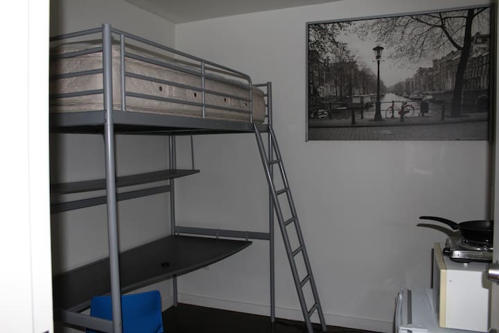 Cozy micro-unit in DT Vancouver
