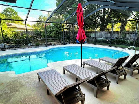 6 Beds / Pool / Grill / Billiards / Tampa