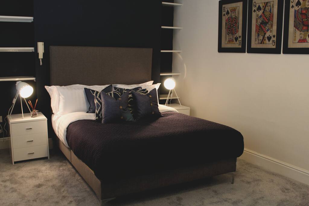 King Bedroom - Top Floor