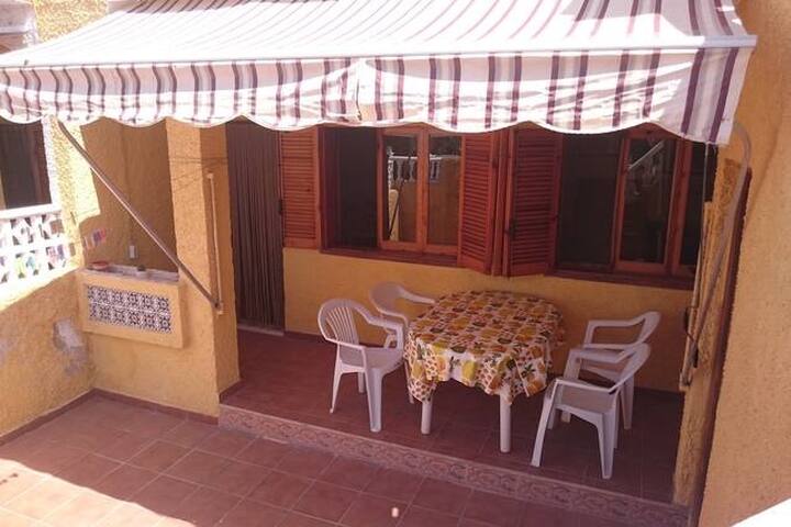 200m to beaches, nature reserve, bars/restaurants.