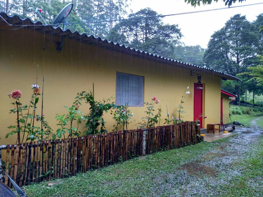 lateral da Casa de hospedes