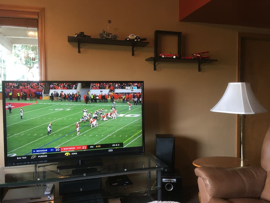60" HD SmartTV, Surround Sound, Netflix