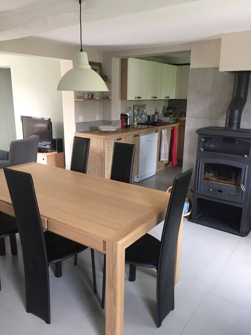 Cuisine ouverte sur la salle a manger