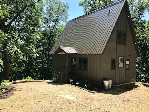SereniTree Cabin-Modern Rustic Getaway